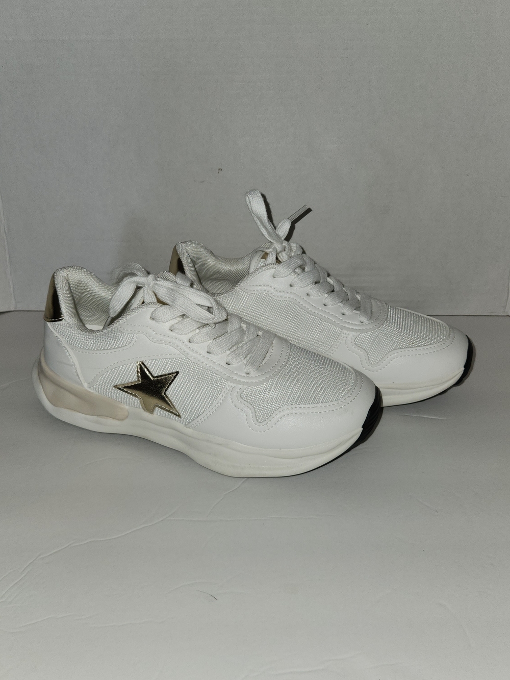 Vintage Havana White Athletic Sneakers with Gold Star